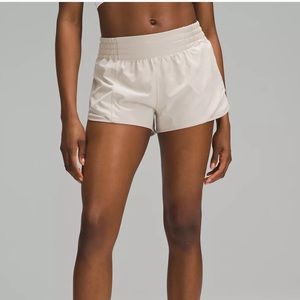 Lululemon | Hotty Hot High-Rise Lined Short 2.5"
